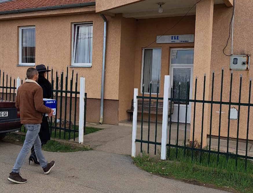 Milica Stojanović Kostić predala peticiju KBC-u u&nbsp;Gračanici